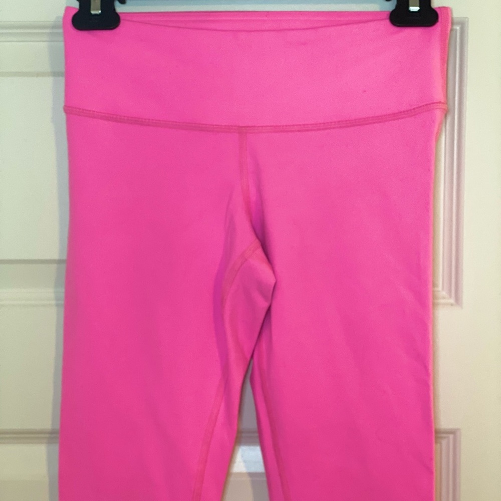 Lululemon 🍋 Hot Pink Crop Leggings- EUC